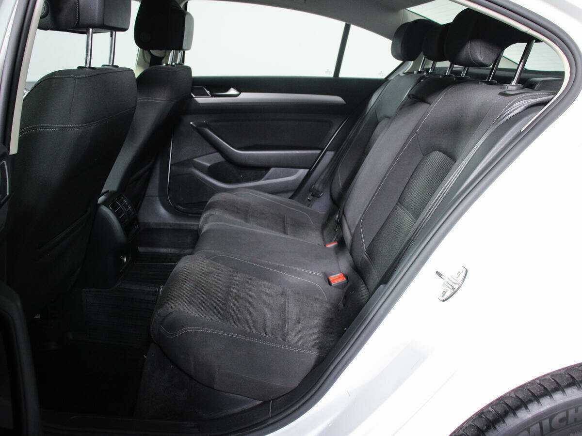 Купить Volkswagen Passat, 2018, 118 171 км, фото №10