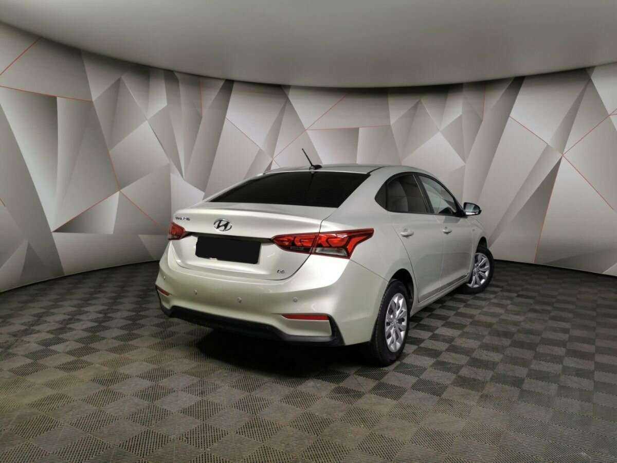 Купить Hyundai Solaris, 2017, 108 077 км, фото №2