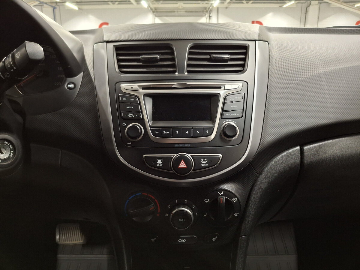 Купить Hyundai Solaris I Рестайлинг, 2015, 98 403 км, фото №15