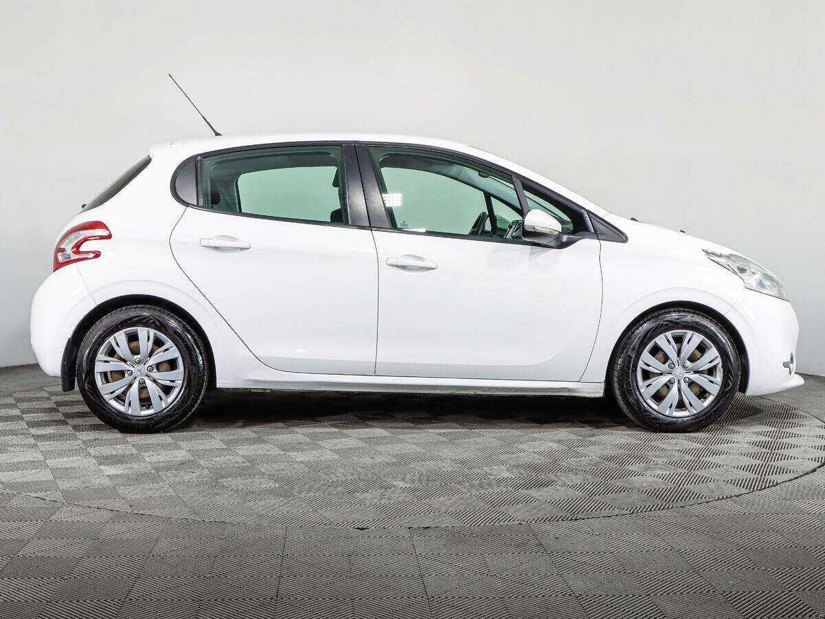 Купить Peugeot 208, 2013, 90 441 км, фото №4