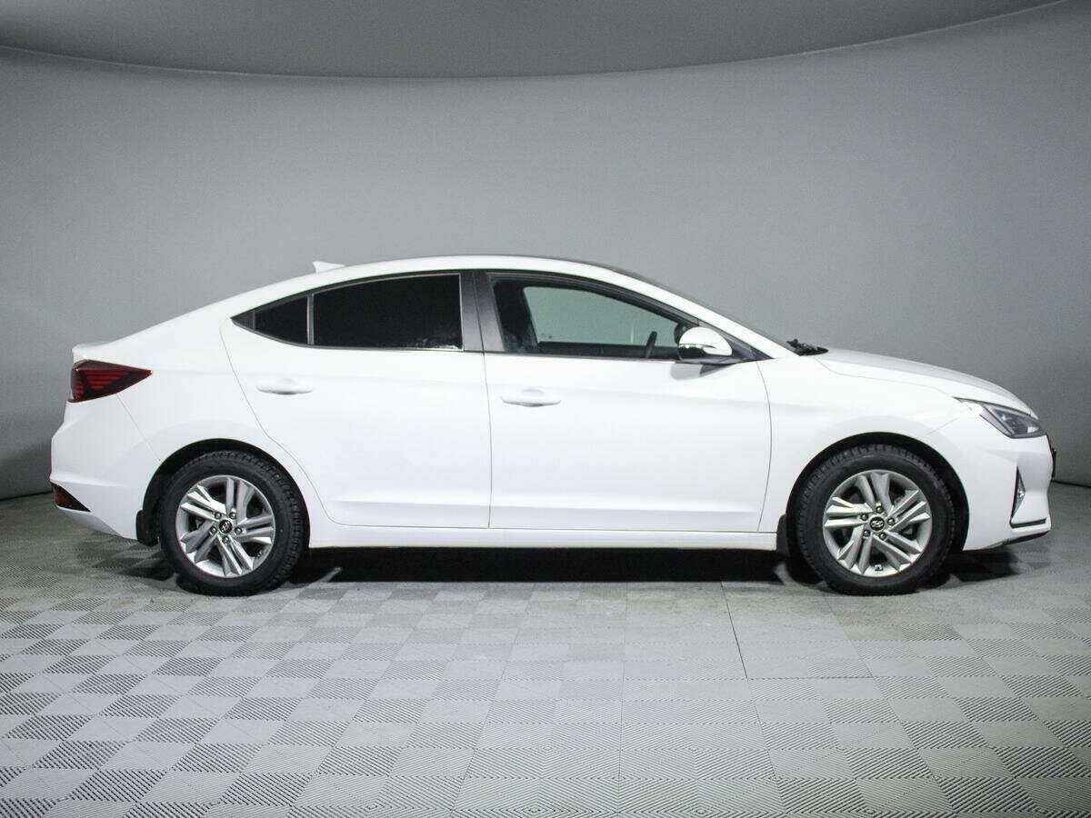 Купить Hyundai Elantra, 2020, 142 837 км, фото №2