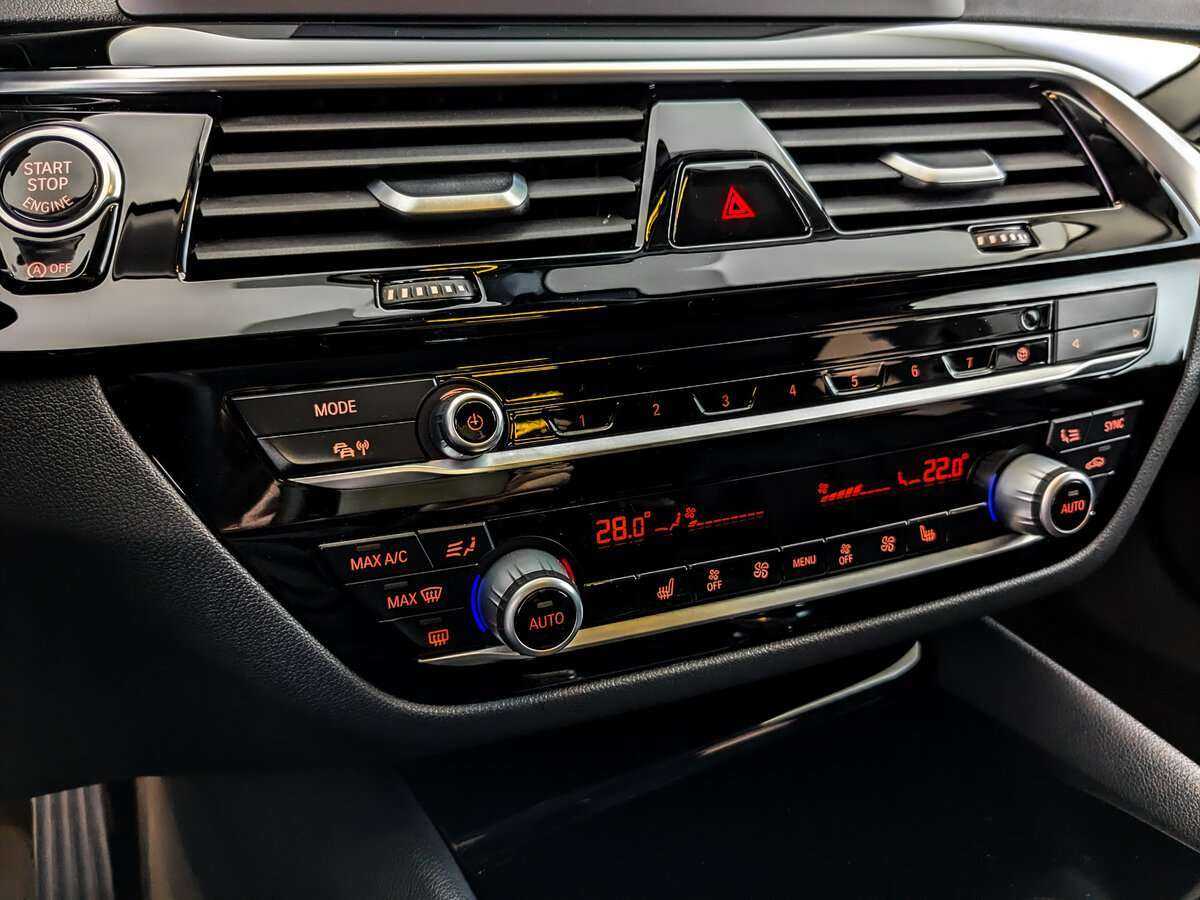 Купить BMW 5 серии 520d, 2018, 266 277 км, фото №22