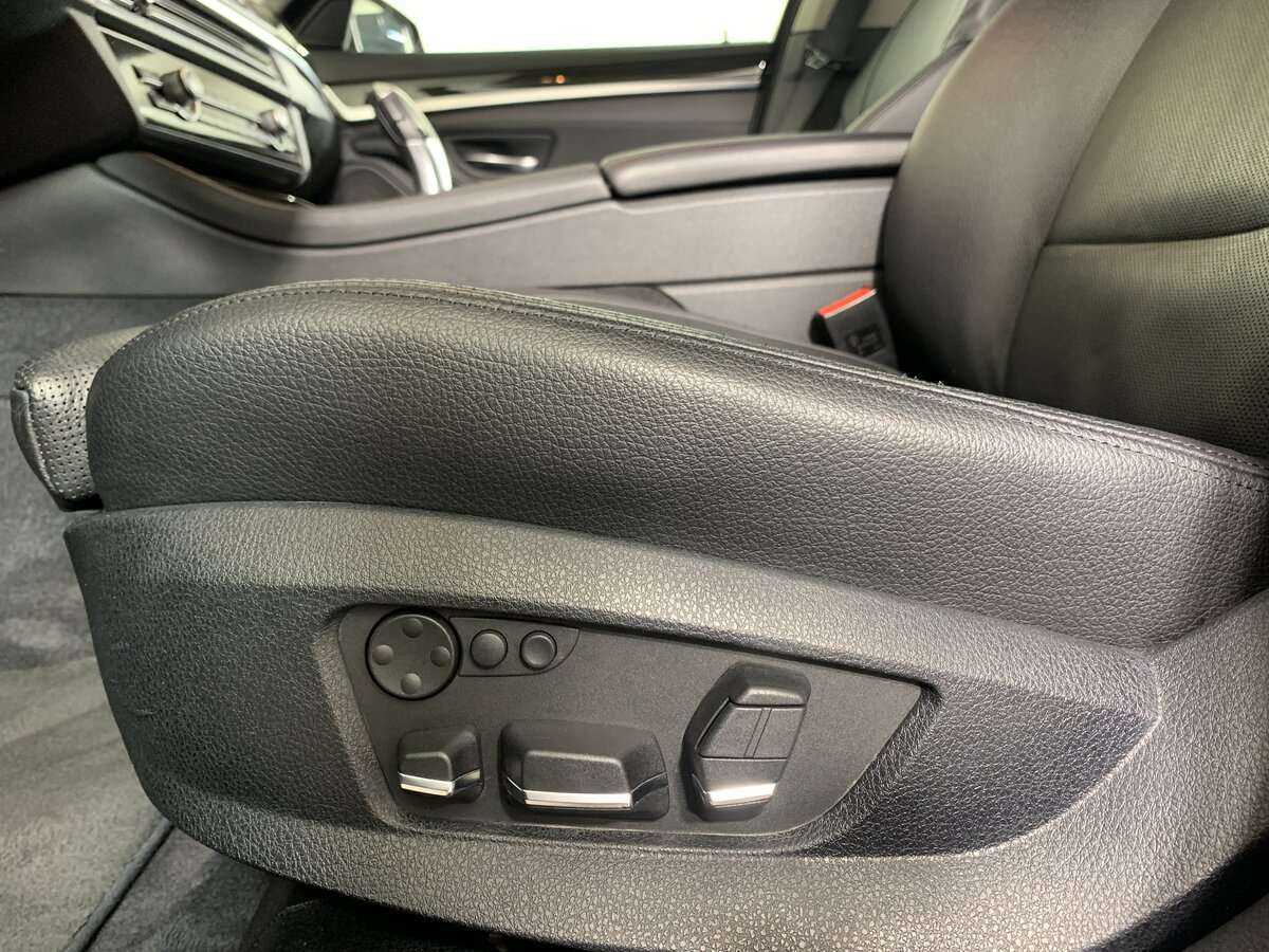 Купить BMW 5 серии 530d, 2012, 209 115 км, фото №14