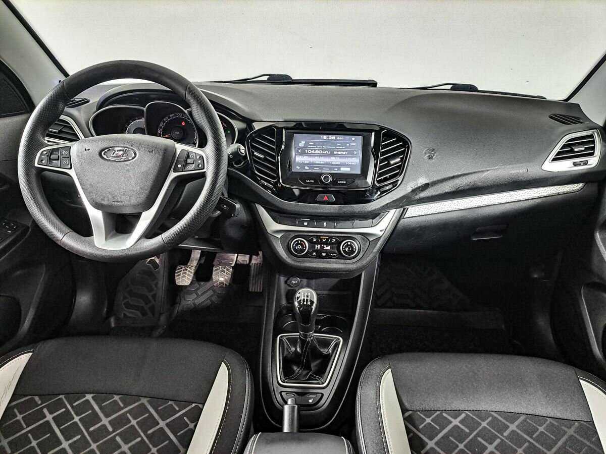 Купить Lada (ВАЗ) Vesta SW Cross, 2018, 179 216 км, фото №12