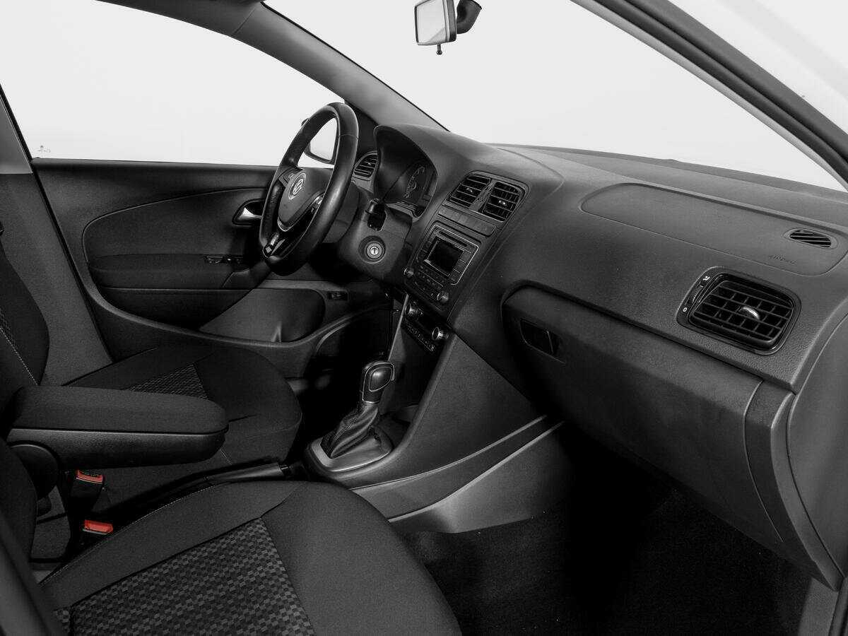 Купить Volkswagen Polo, 2017, 77 025 км, фото №9