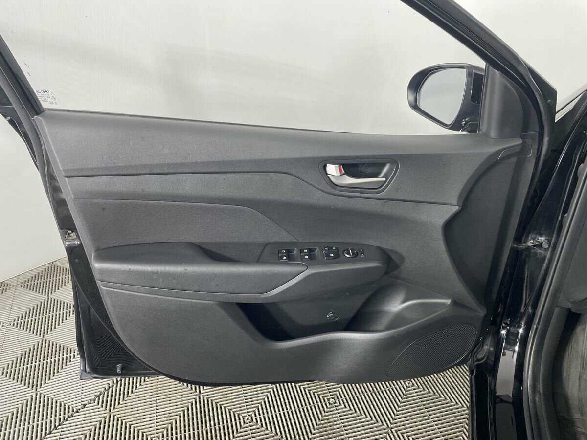 Купить Hyundai Solaris, 2017, 215 449 км, фото №8