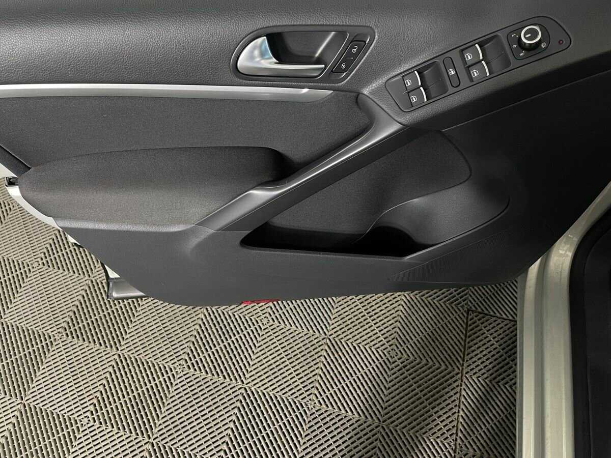 Купить Volkswagen Tiguan, 2012, 90 198 км, фото №8