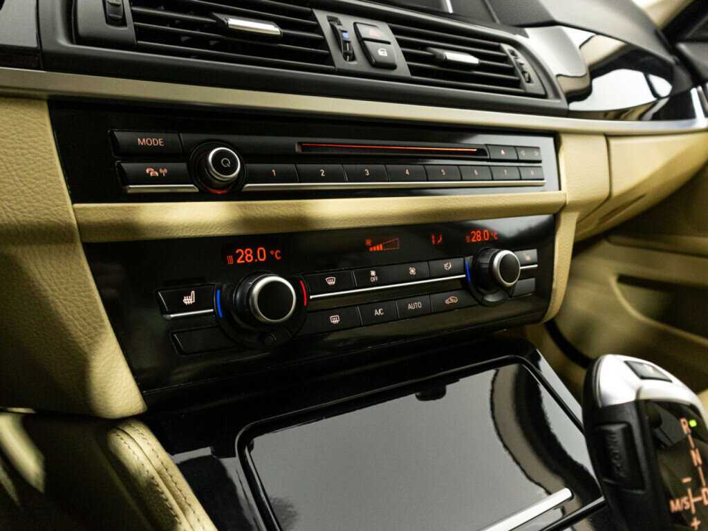 Купить BMW 5 серии 520i, 2014, 124 174 км, фото №17