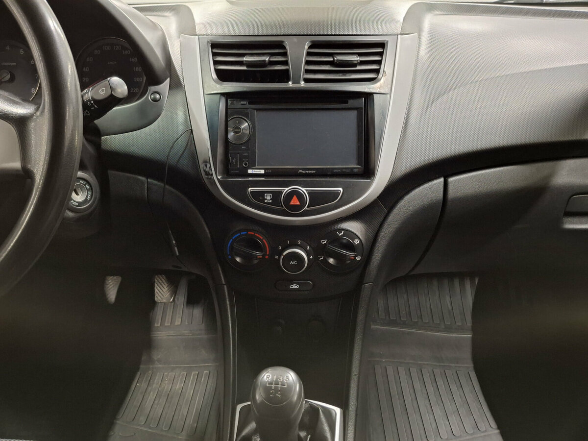 Купить Hyundai Solaris I, 2014, 291 865 км, фото №15